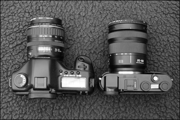 The Leica CL with Lumix S-R2060 (S-20-60mm f/3.5-5.6) lens - Canon 5D with EF 28-105mm f/3.5-4.5 size comparison