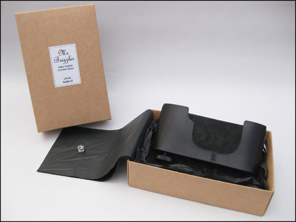 A Mr Brizzles case for a Leica iiic / iiif and its box. A case for a Leica iiic / iiif and its box.